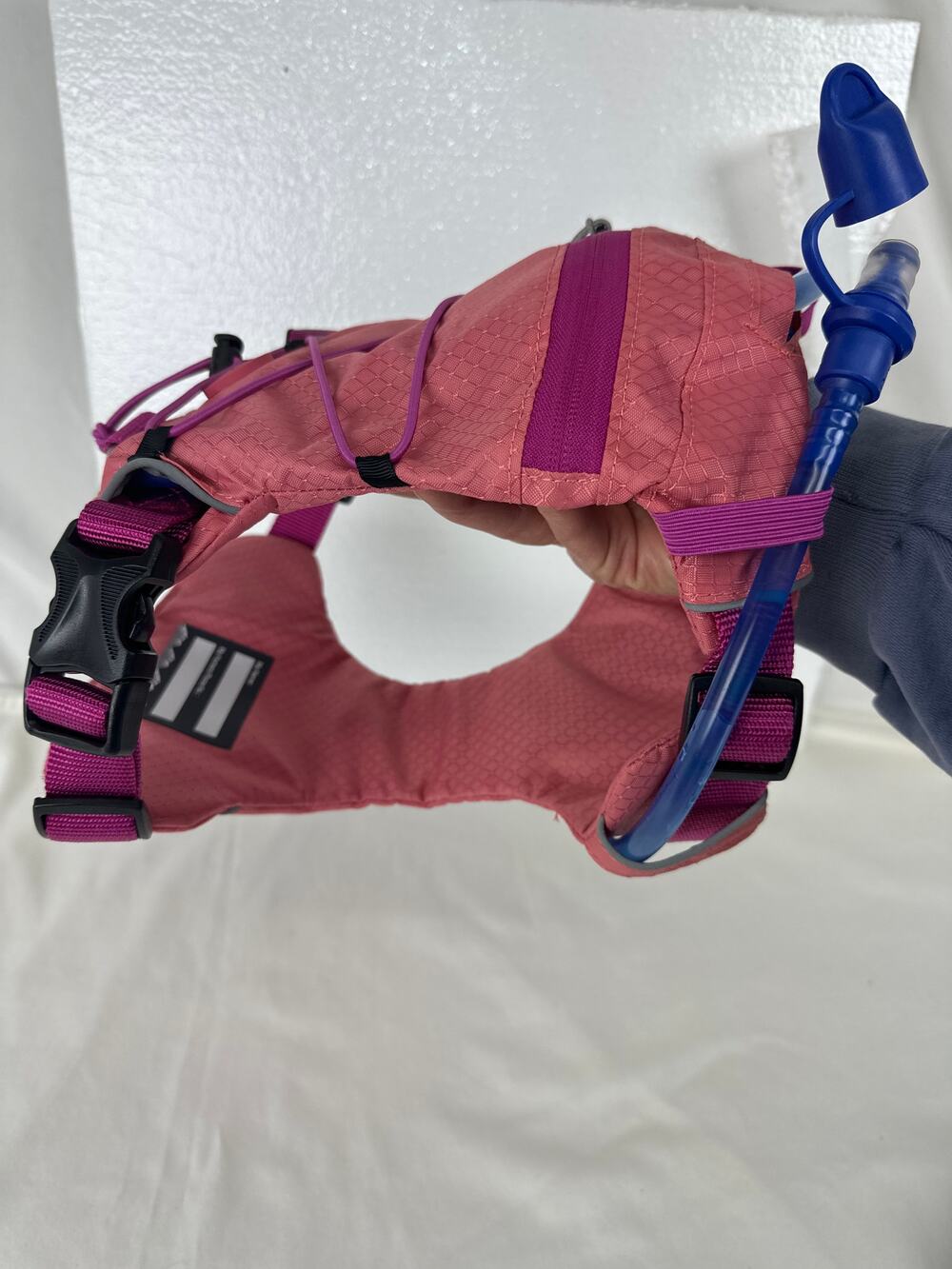 Arcadia Trail Dog Harness Size Medium with water bladder camelback